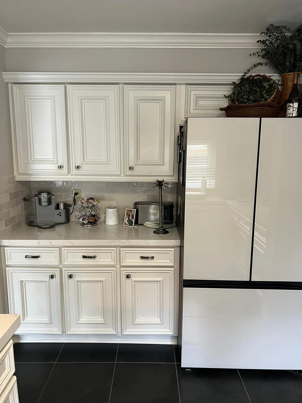 Ivory raised-panel kitchen with quartz counters and a stone backsplash in Cochran’s Crossing, The Woodlands, TX
