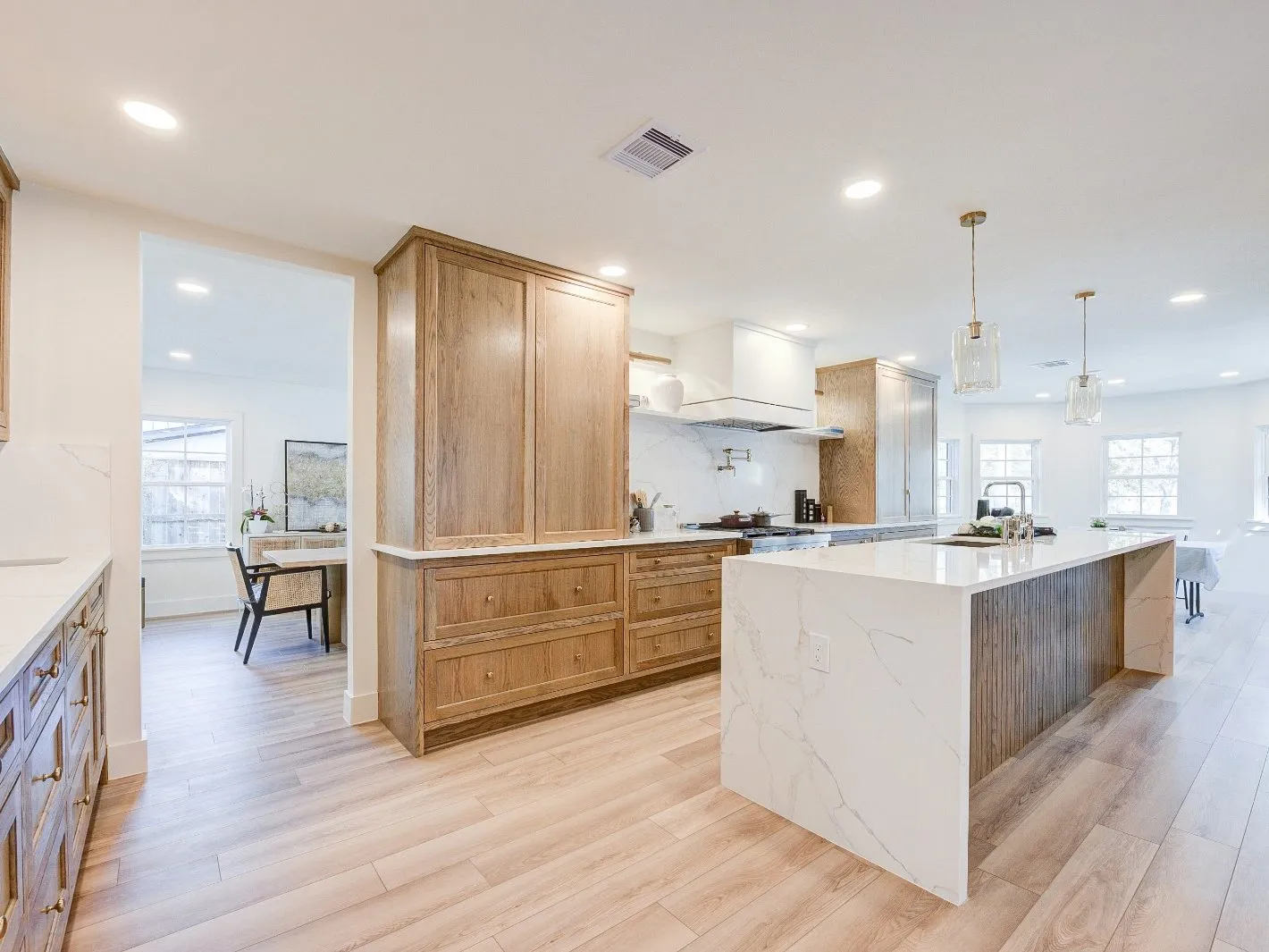 Open-plan kitchen remodel with a long island in The Woodlands, TX